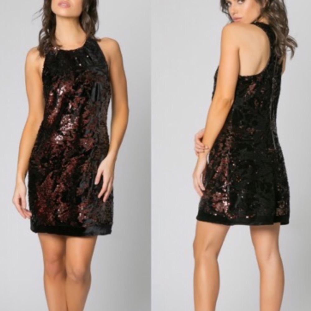 NEW! Black velvet dress/sequin